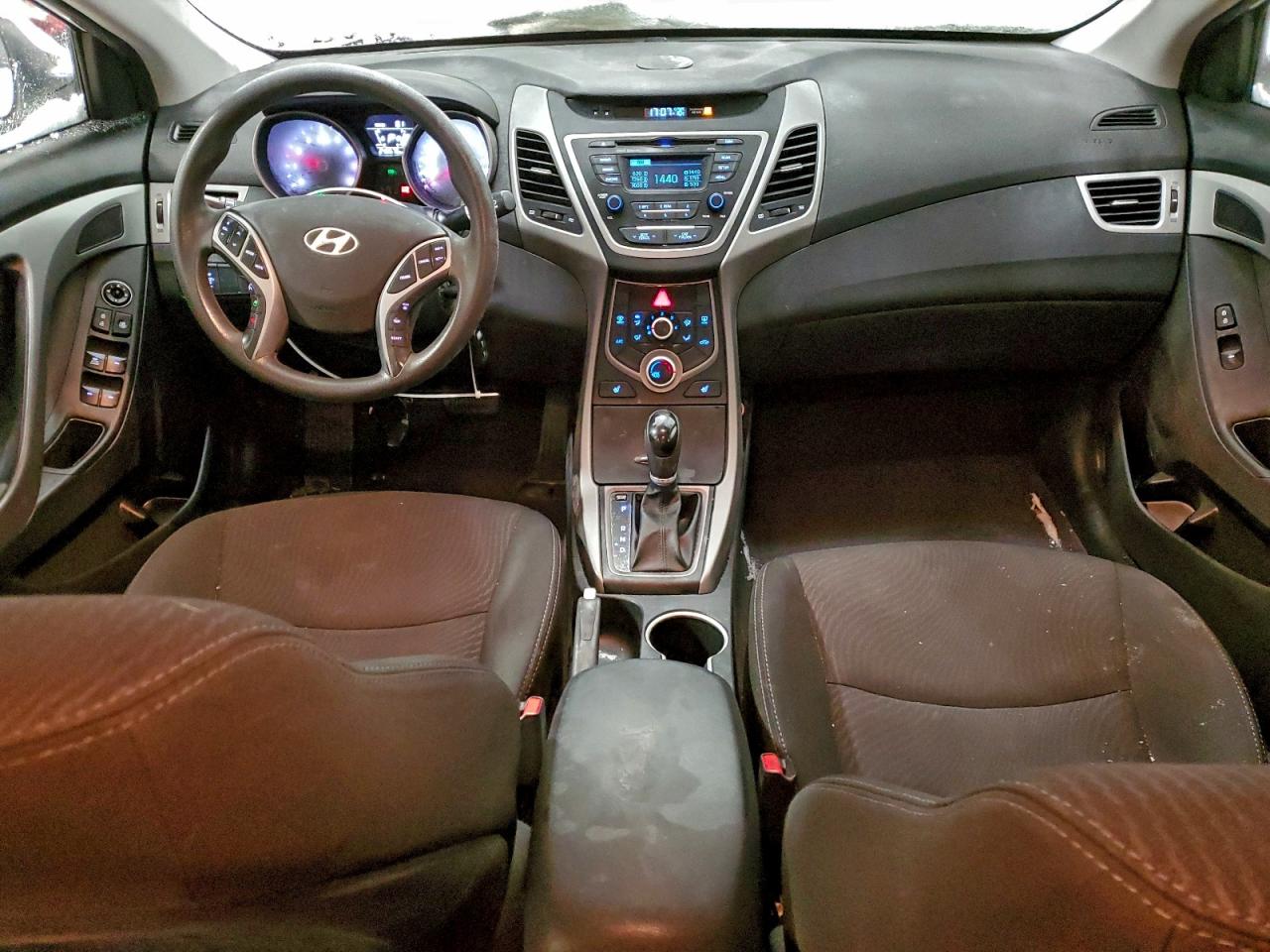 2016 HYUNDAI ELANTRA SE photo 8