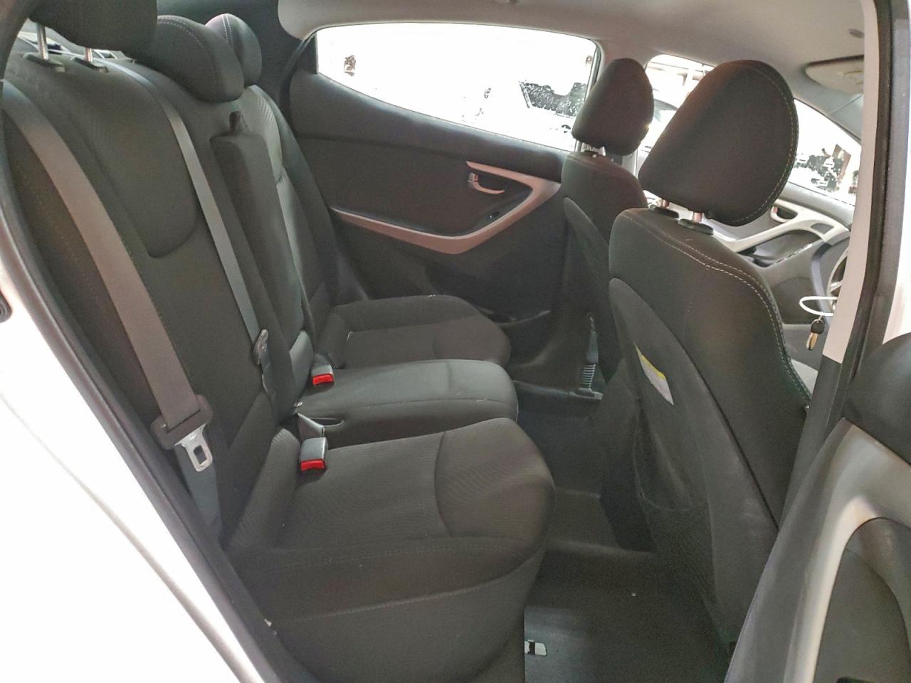 2016 HYUNDAI ELANTRA SE photo 10