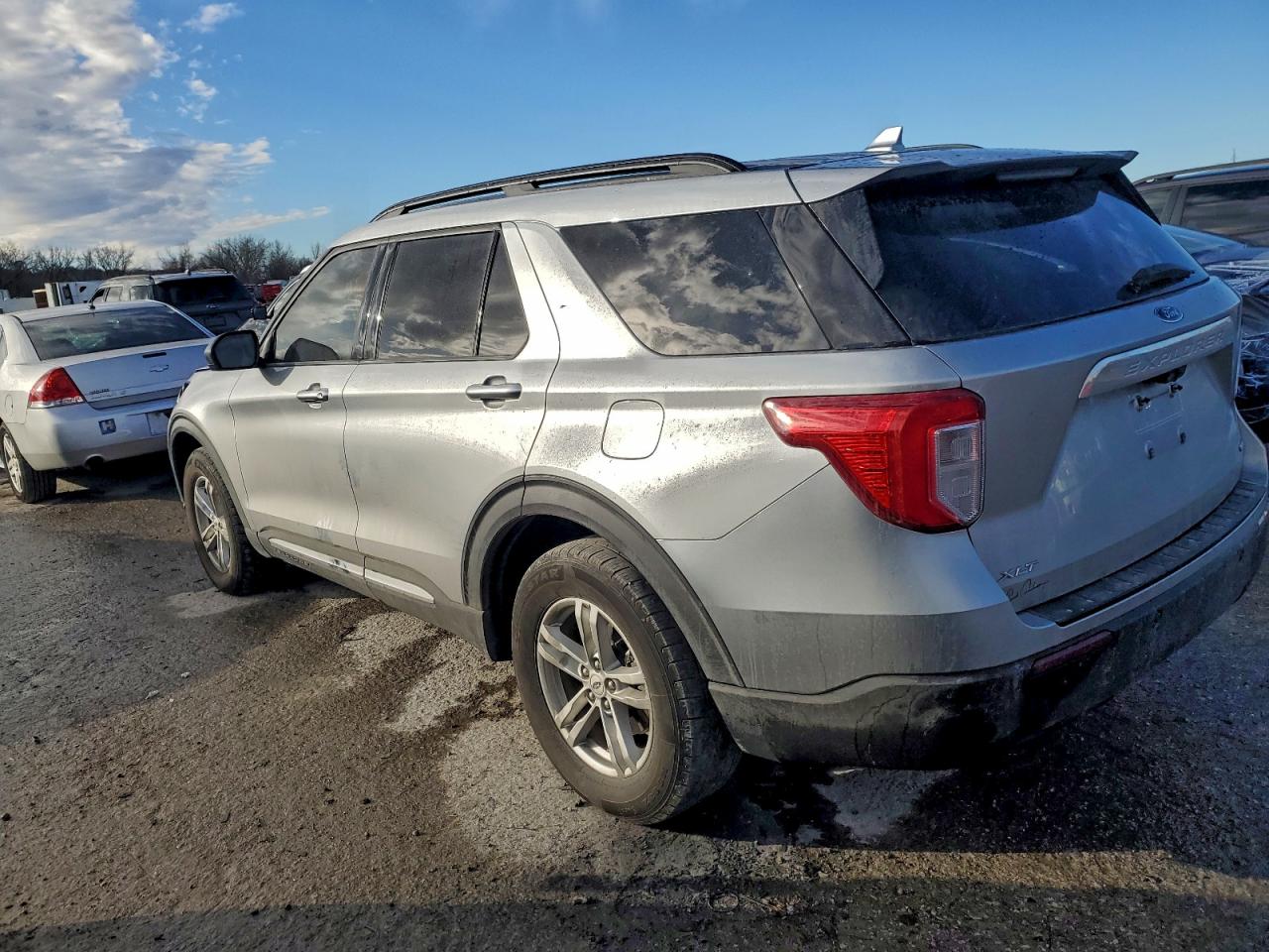 2020 FORD EXPLORER XLT photo 3