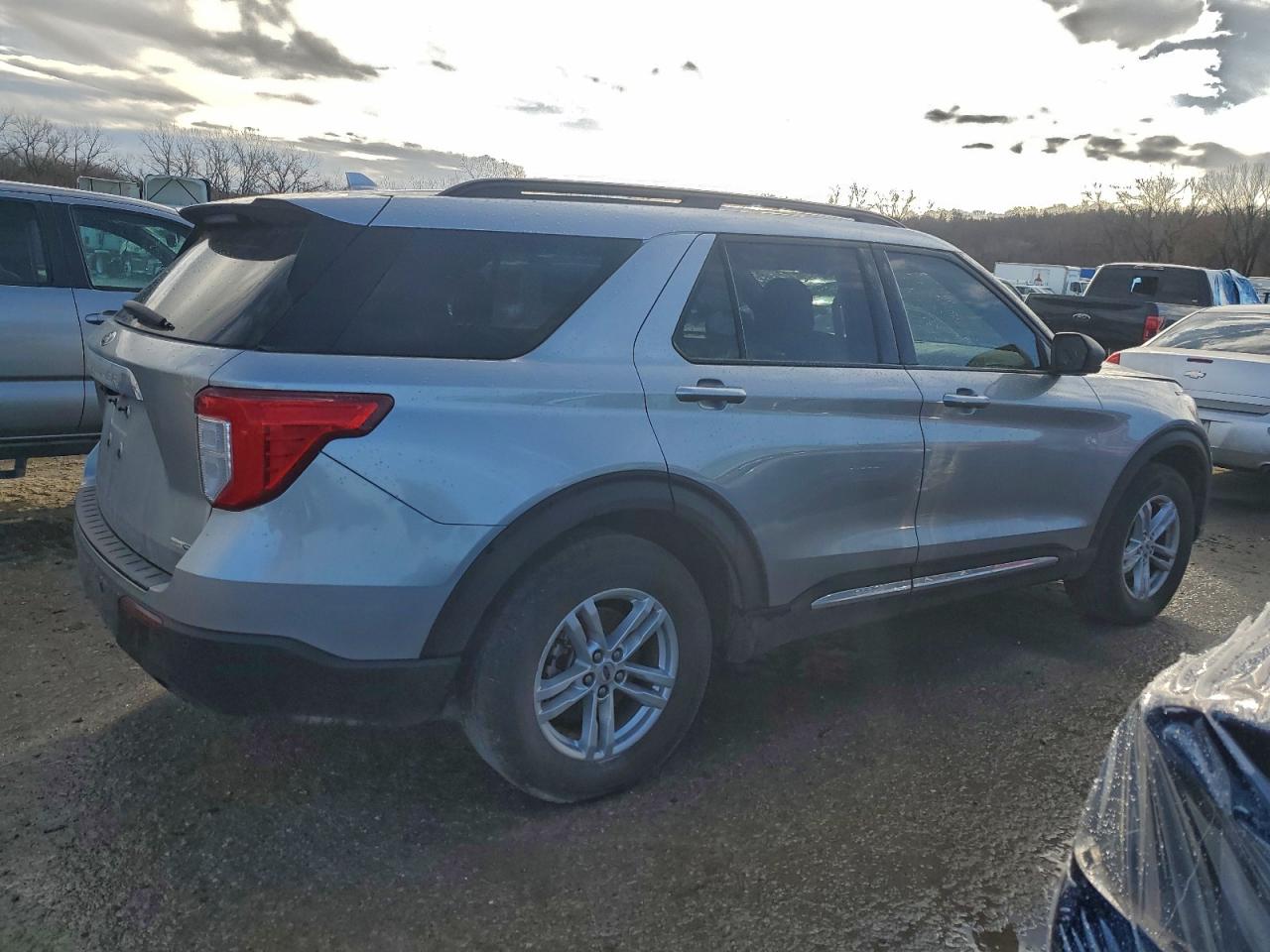 2020 FORD EXPLORER XLT photo 5