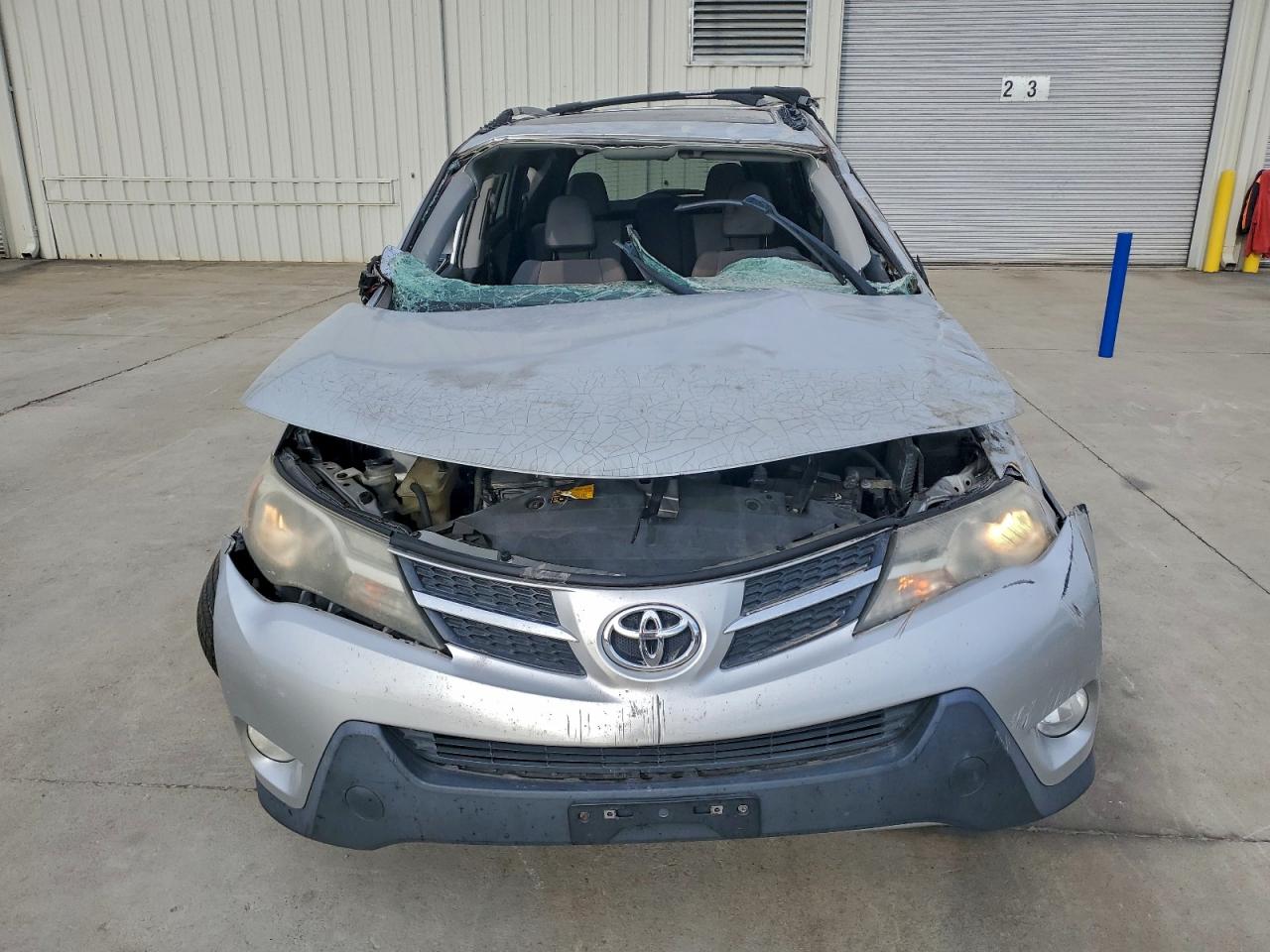 2014 TOYOTA RAV4 XLE photo 9