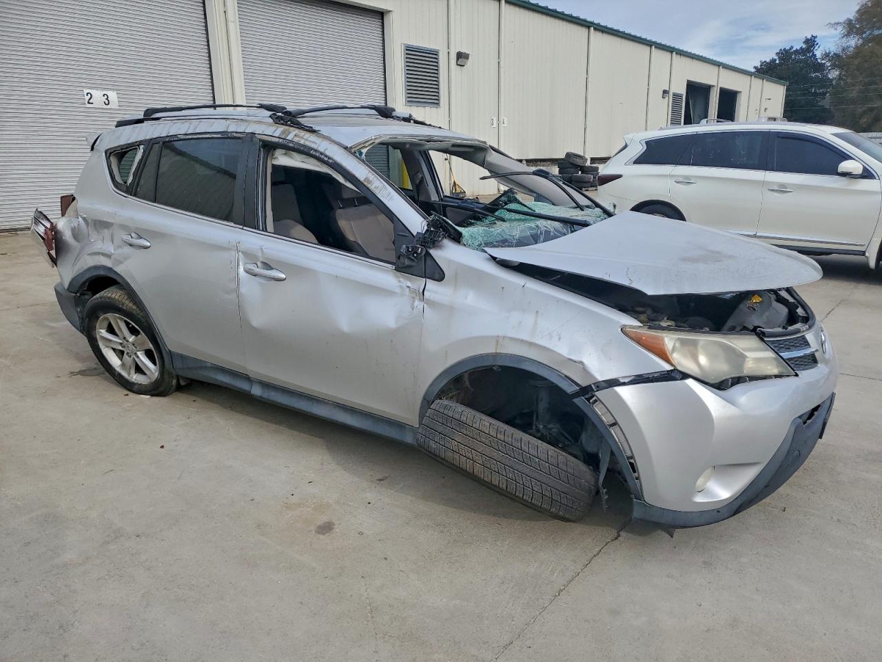 2014 TOYOTA RAV4 XLE photo 7