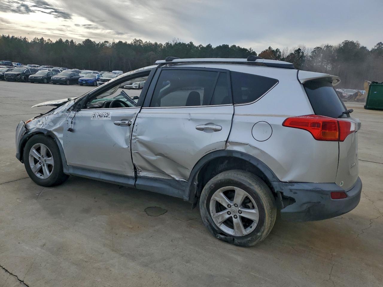2014 TOYOTA RAV4 XLE photo 3