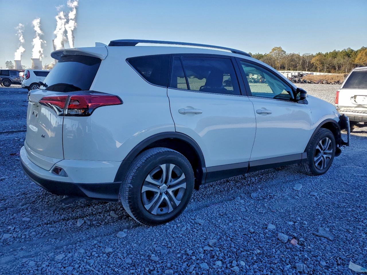 2017 TOYOTA RAV4 LE photo 5
