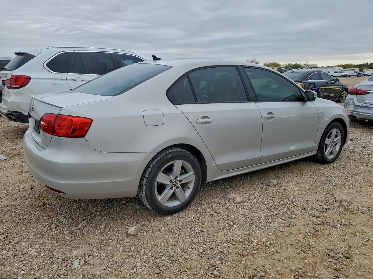 2012 VOLKSWAGEN JETTA TDI photo 3