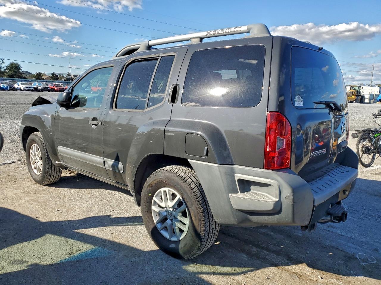 2015 NISSAN XTERRA X photo 2