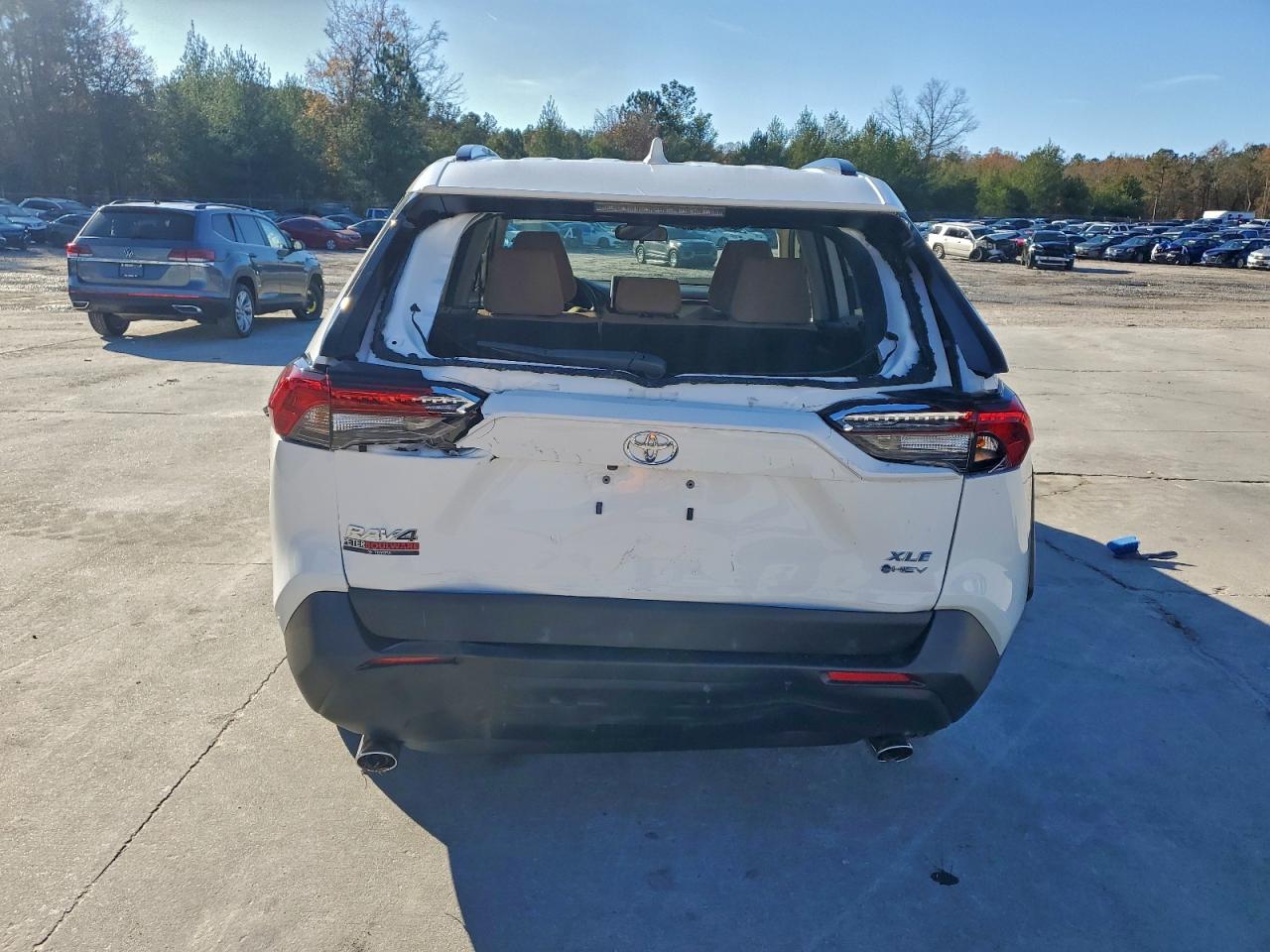 2025 TOYOTA RAV4 XLE photo 6