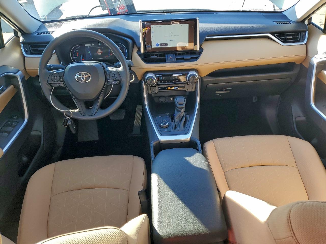 2025 TOYOTA RAV4 XLE photo 8