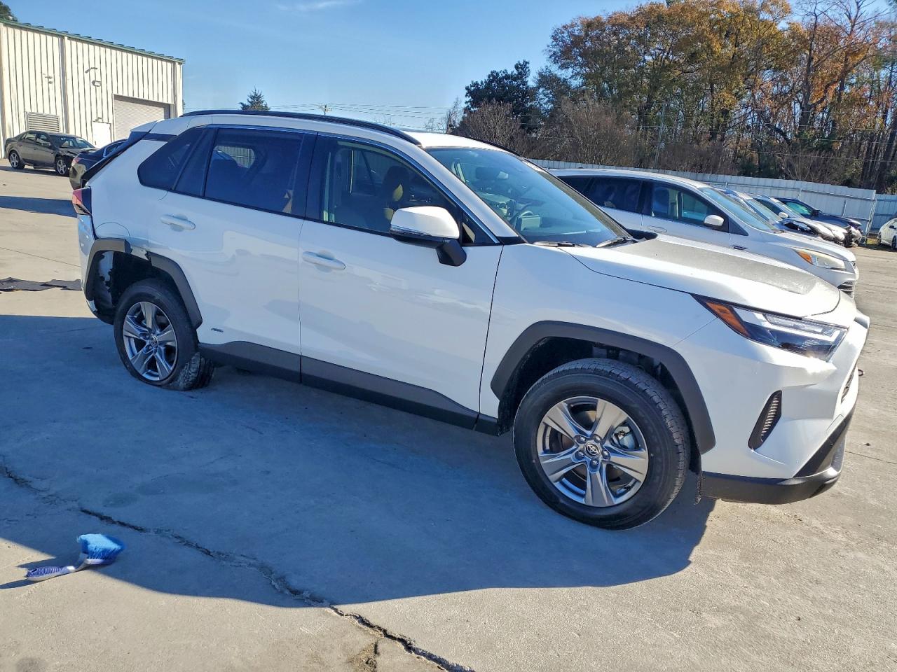 2025 TOYOTA RAV4 XLE photo 4