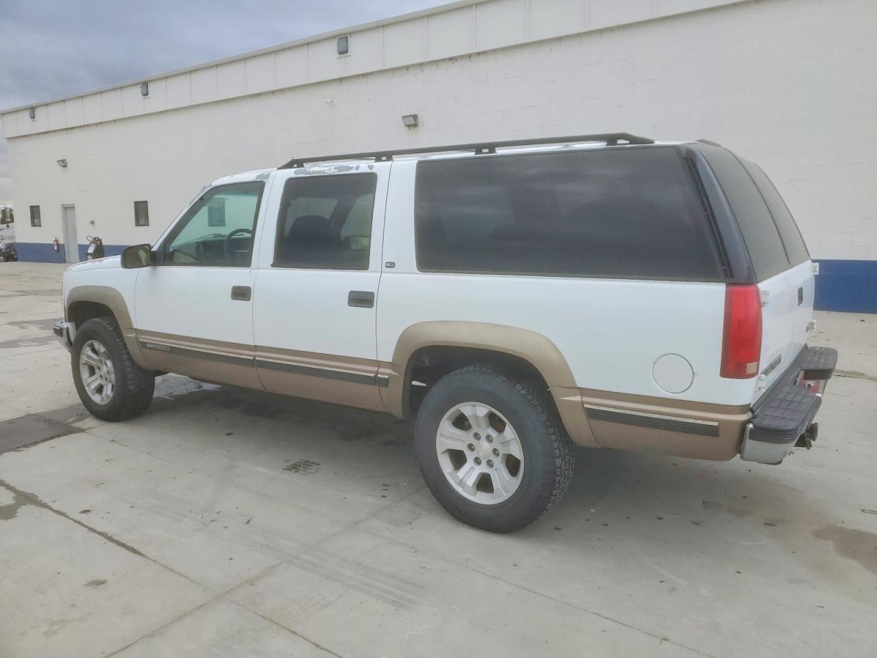 1998 GMC SUBURBAN K1500 photo 2