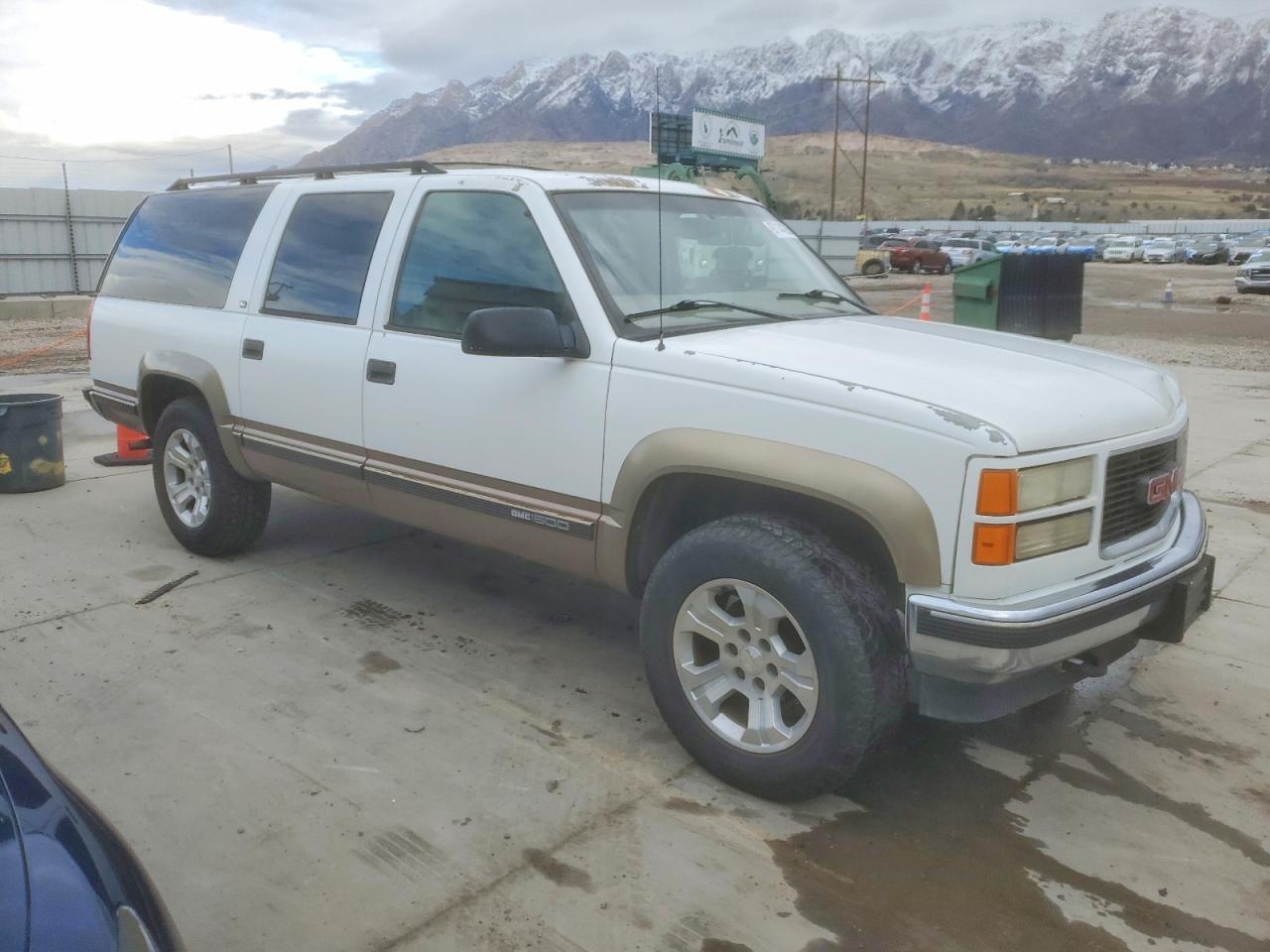 1998 GMC SUBURBAN K1500 photo 4