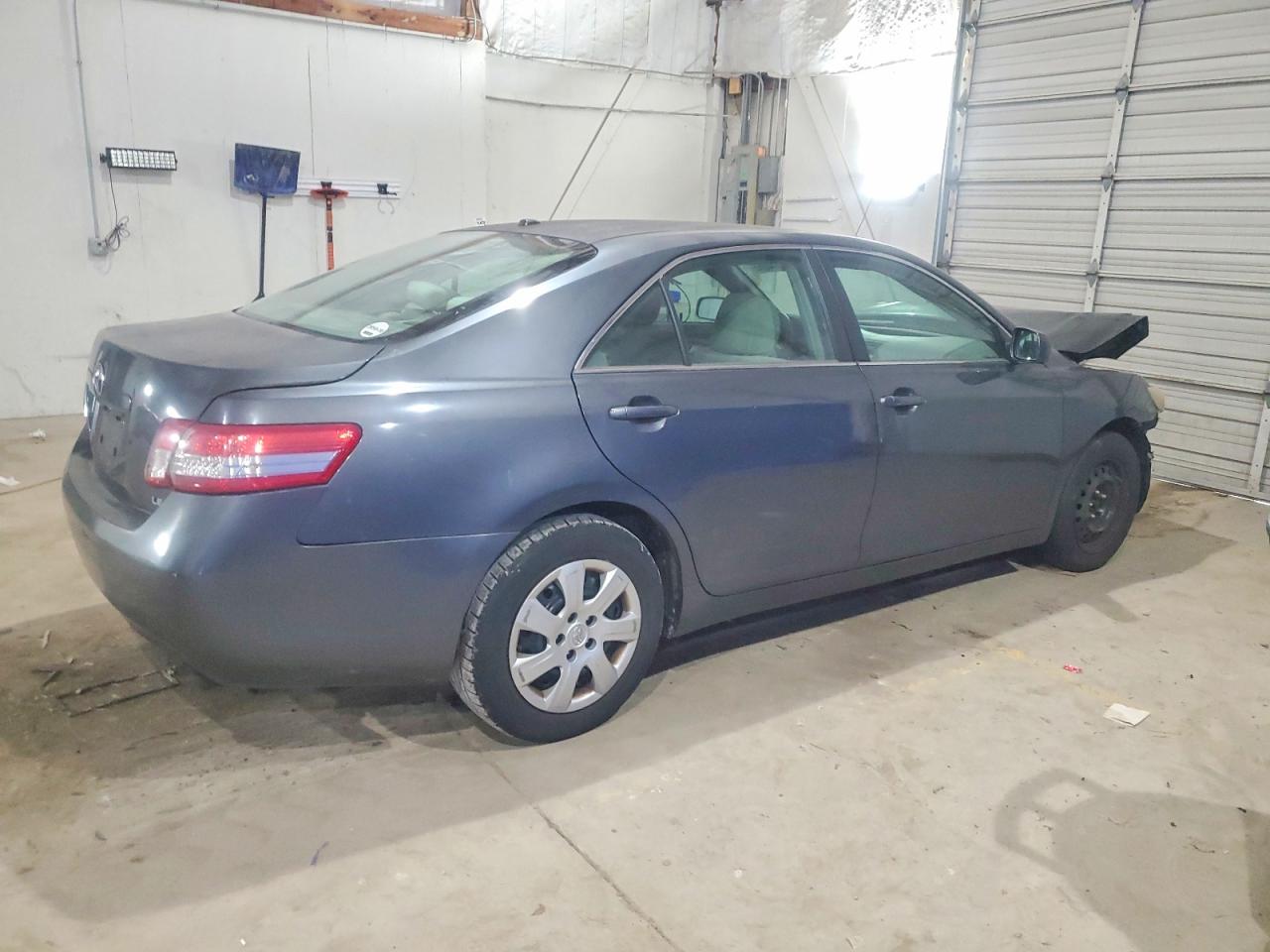 2010 TOYOTA CAMRY LE photo 3