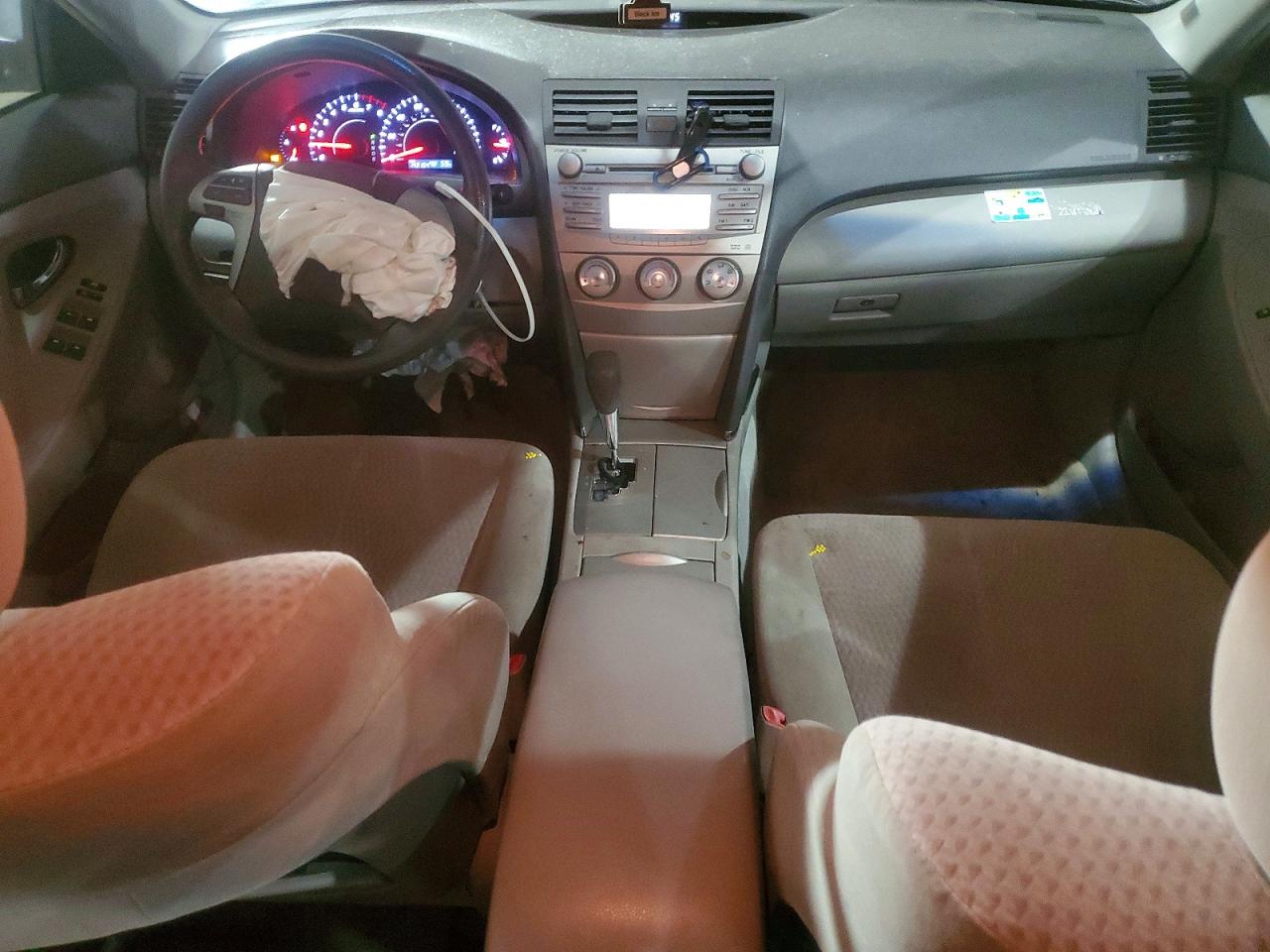 2010 TOYOTA CAMRY LE photo 8