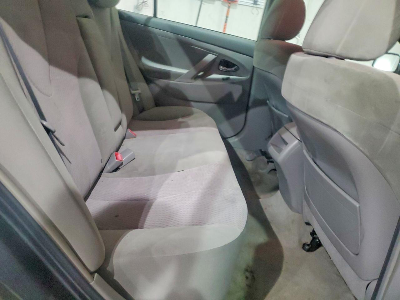 2010 TOYOTA CAMRY LE photo 10