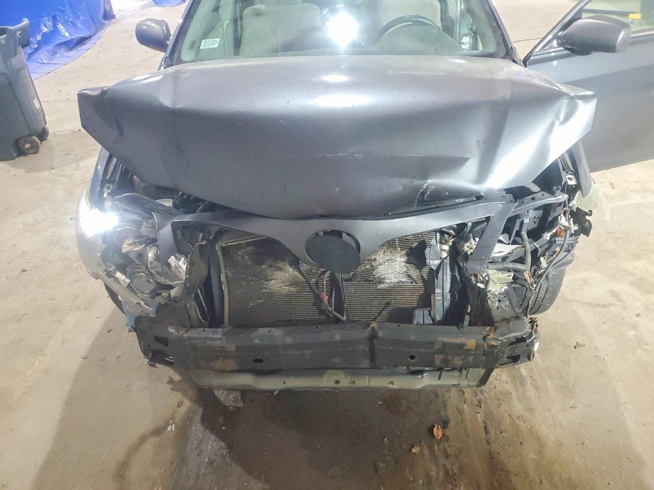 2010 TOYOTA CAMRY LE photo 11