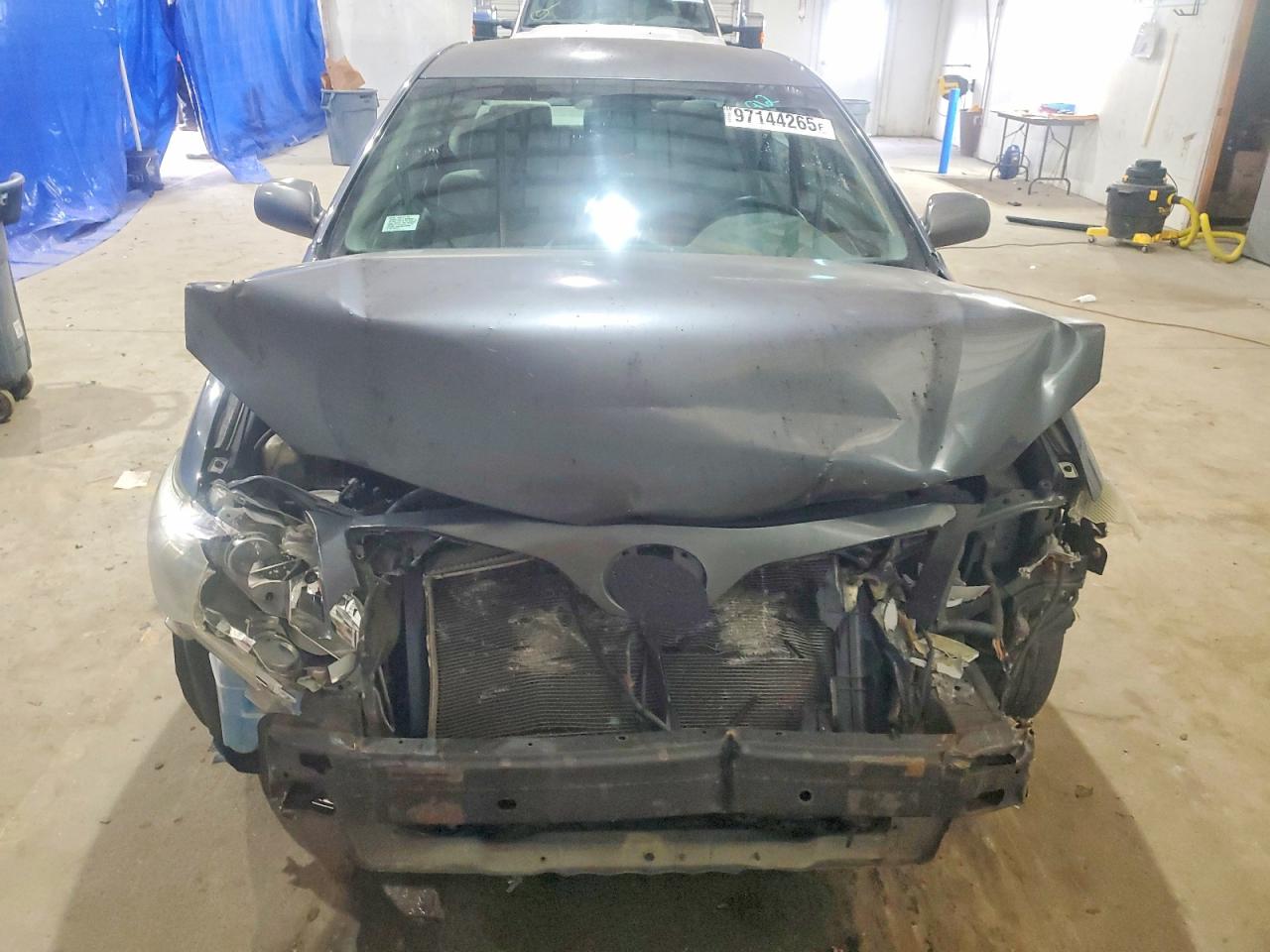 2010 TOYOTA CAMRY LE photo 5