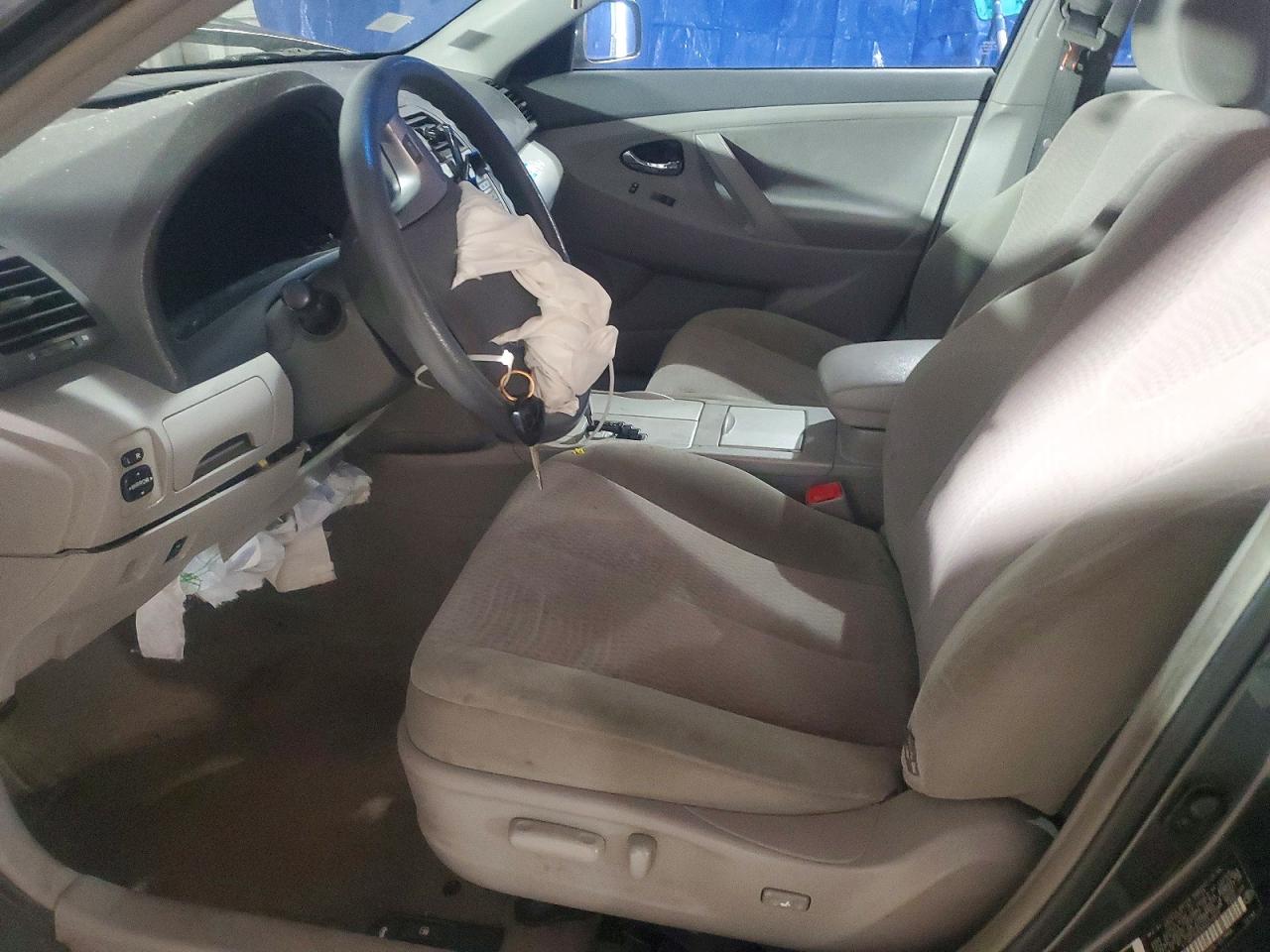 2010 TOYOTA CAMRY LE photo 7