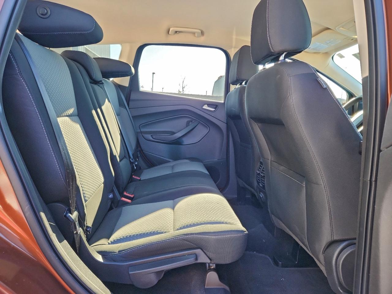 2017 FORD ESCAPE SE photo 19
