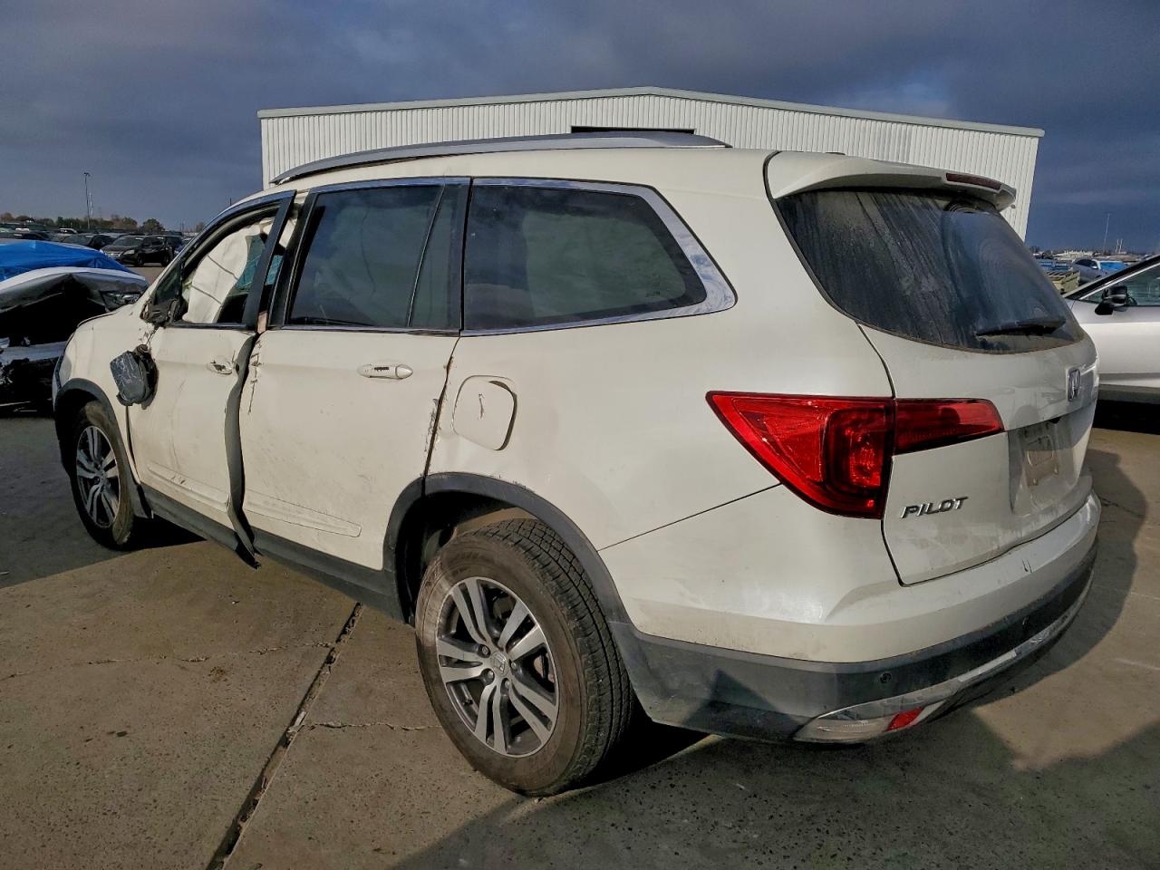 2016 HONDA PILOT EXL photo 2