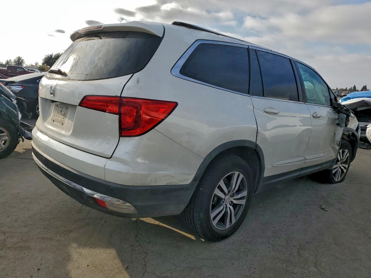 2016 HONDA PILOT EXL photo 3