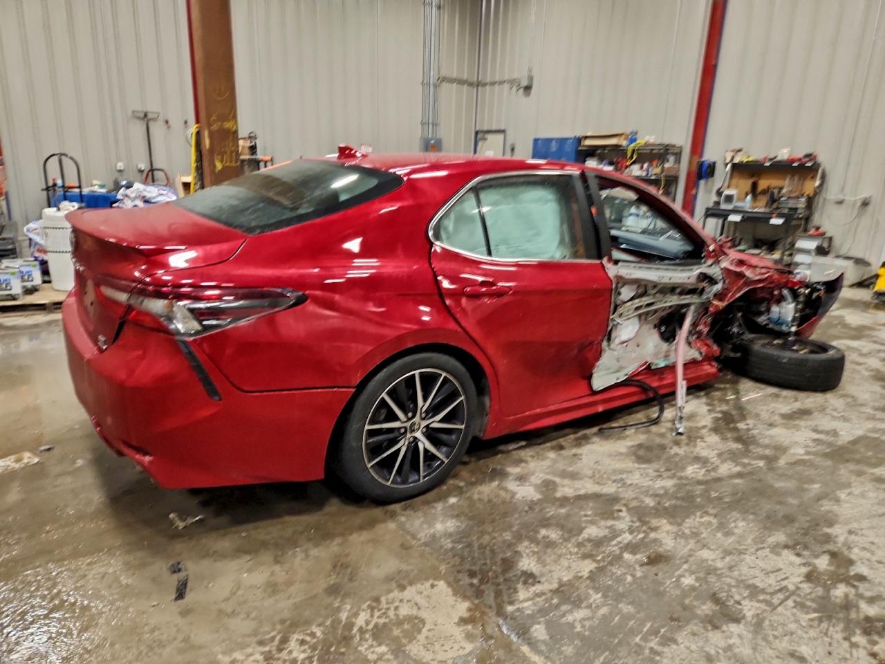 2022 TOYOTA CAMRY SE photo 3