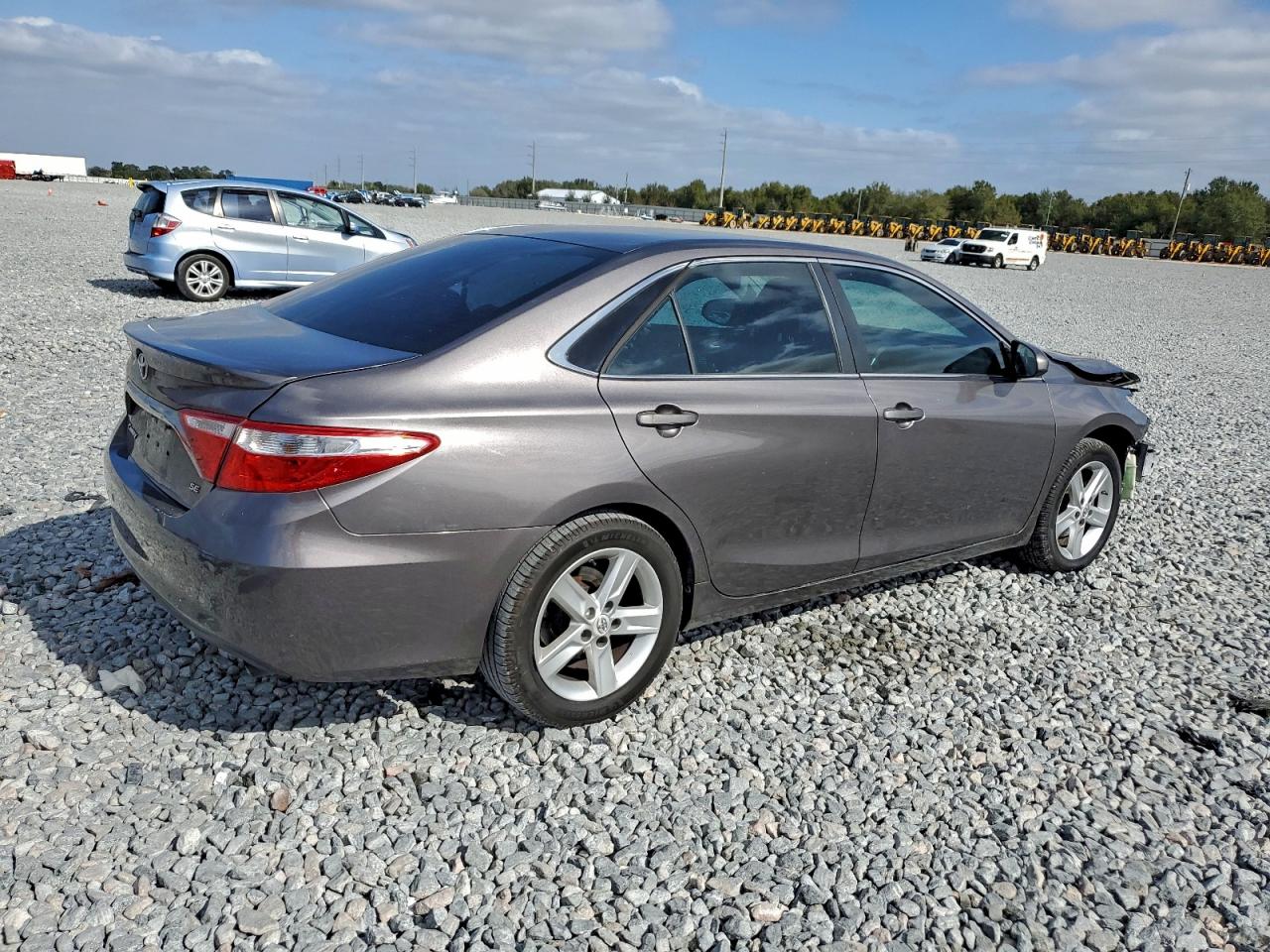 2015 TOYOTA CAMRY LE photo 3