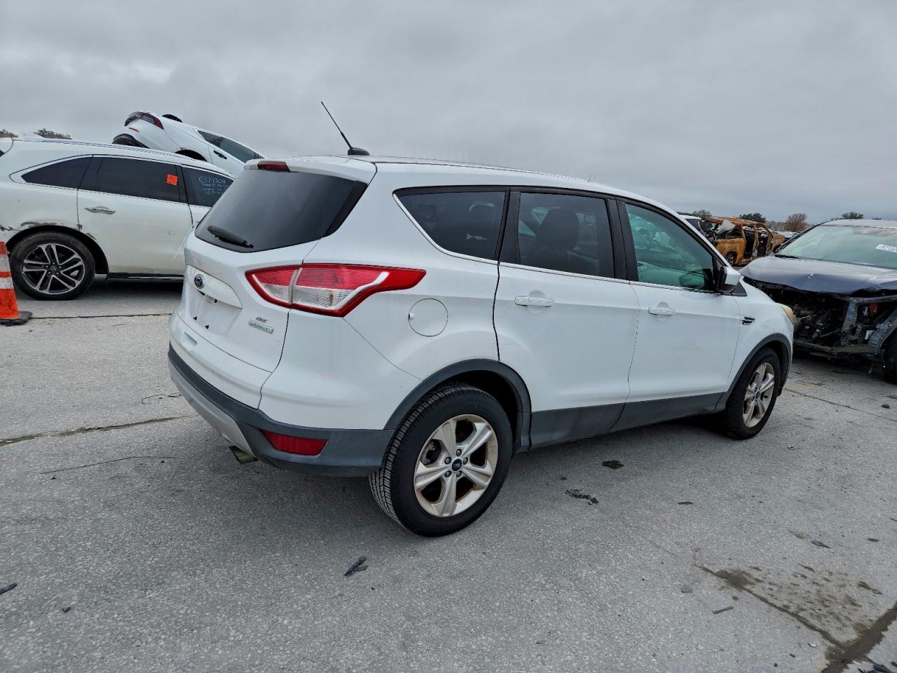 2014 FORD ESCAPE SE photo 5