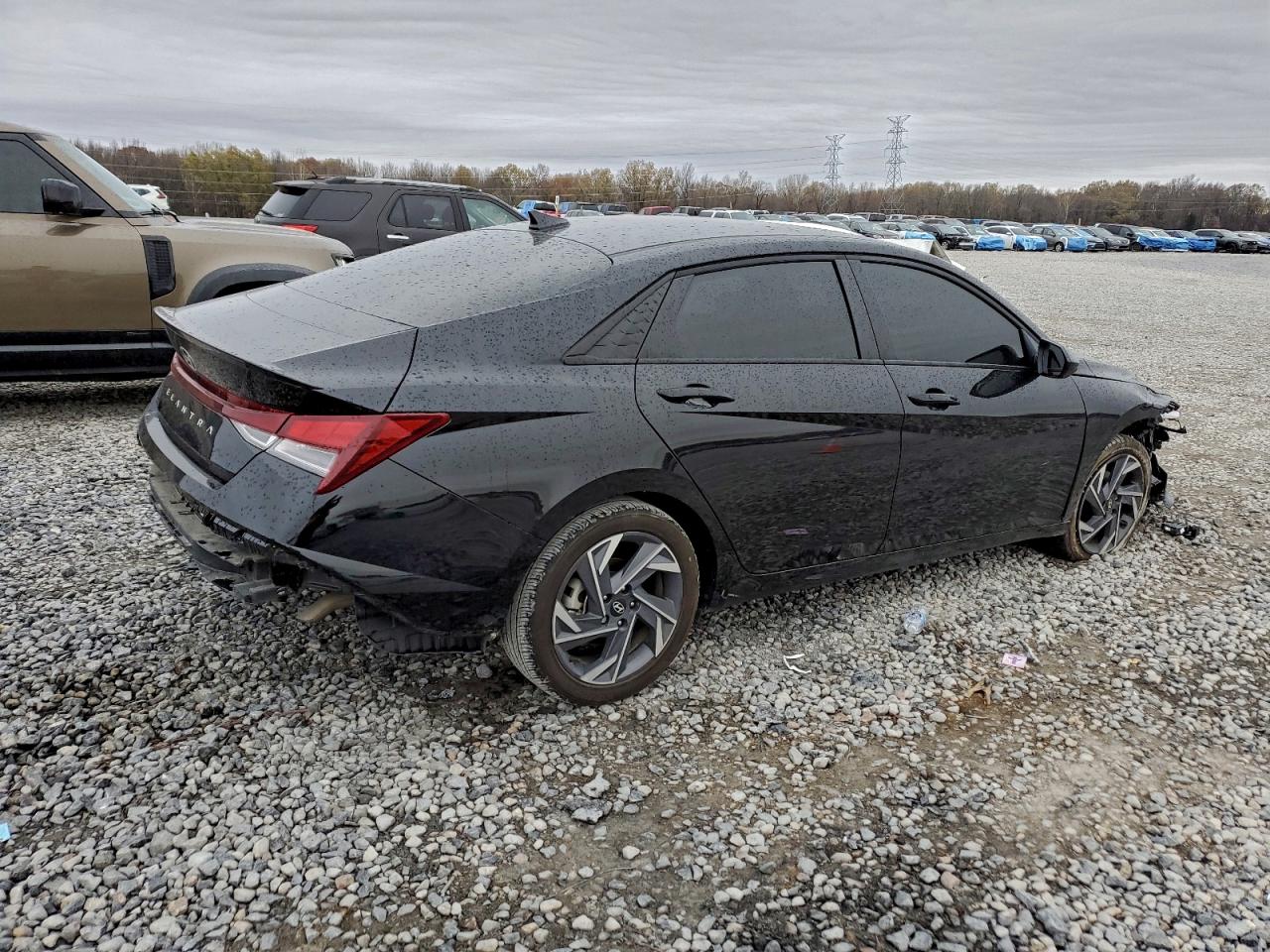 2025 HYUNDAI ELANTRA SEL SPORT photo 3