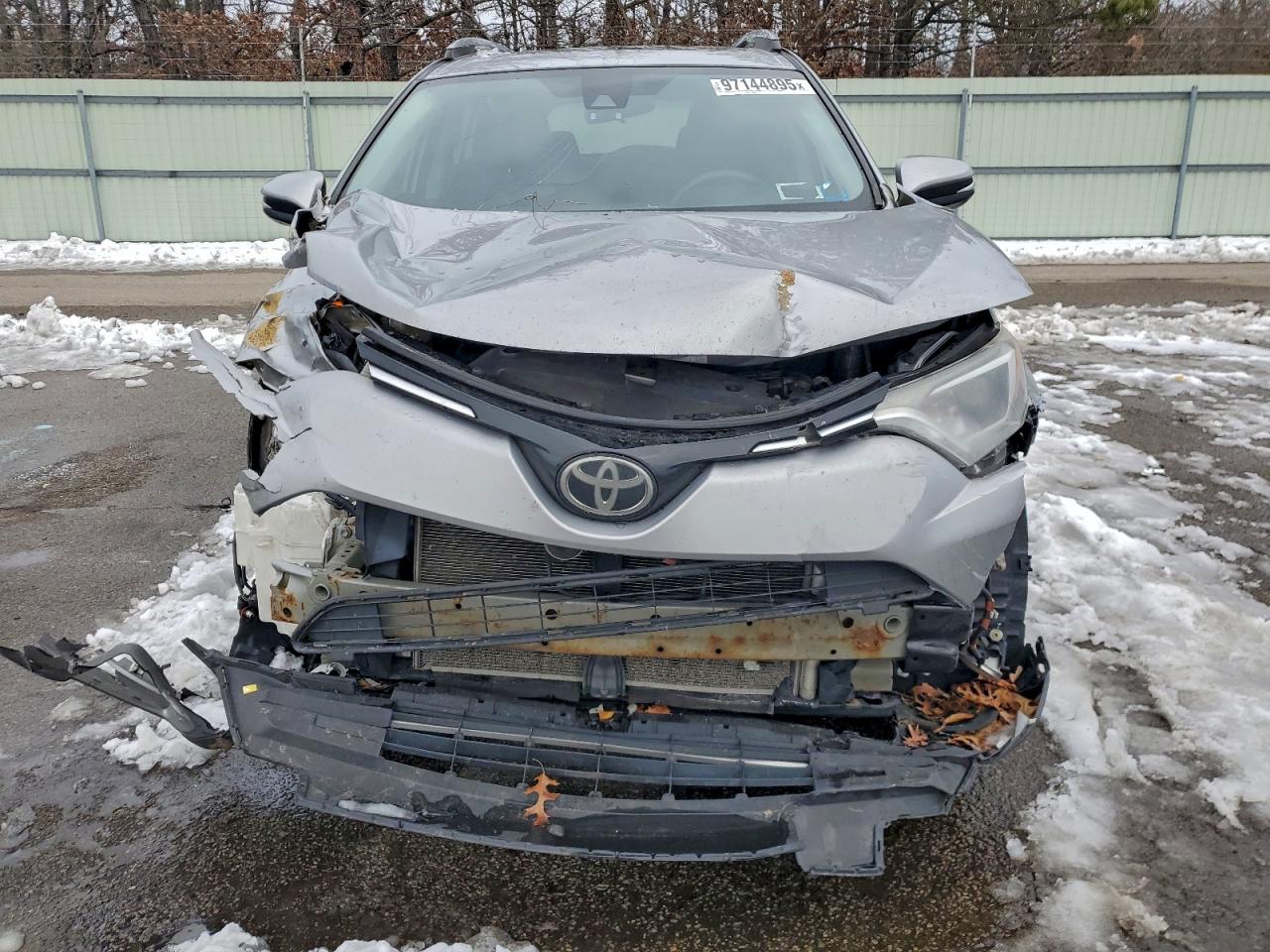 2017 TOYOTA RAV4 XLE photo 5