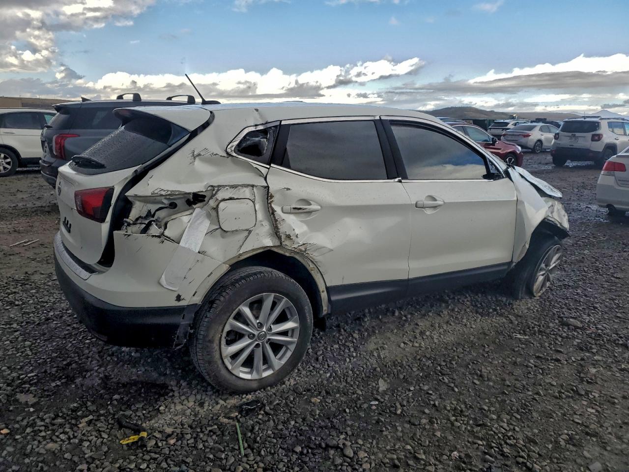 2018 NISSAN ROGUE SPORT S photo 3