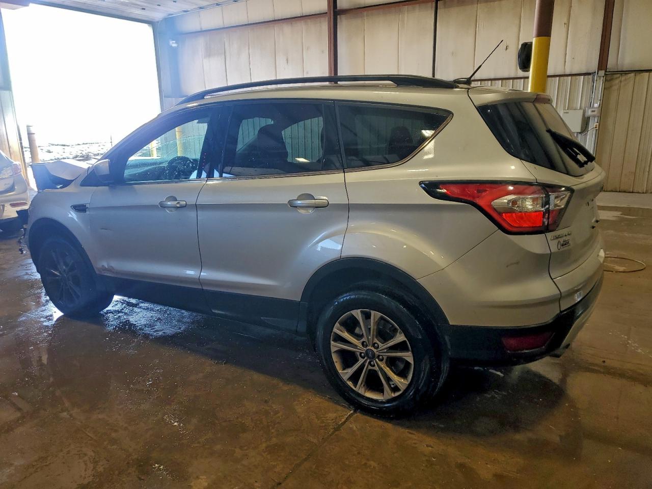 2018 FORD ESCAPE SE photo 2