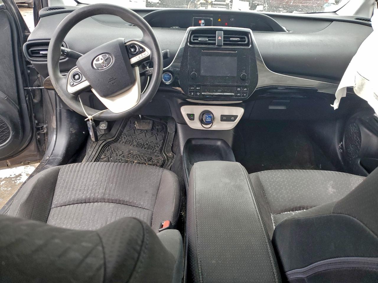 2018 TOYOTA PRIUS photo 8