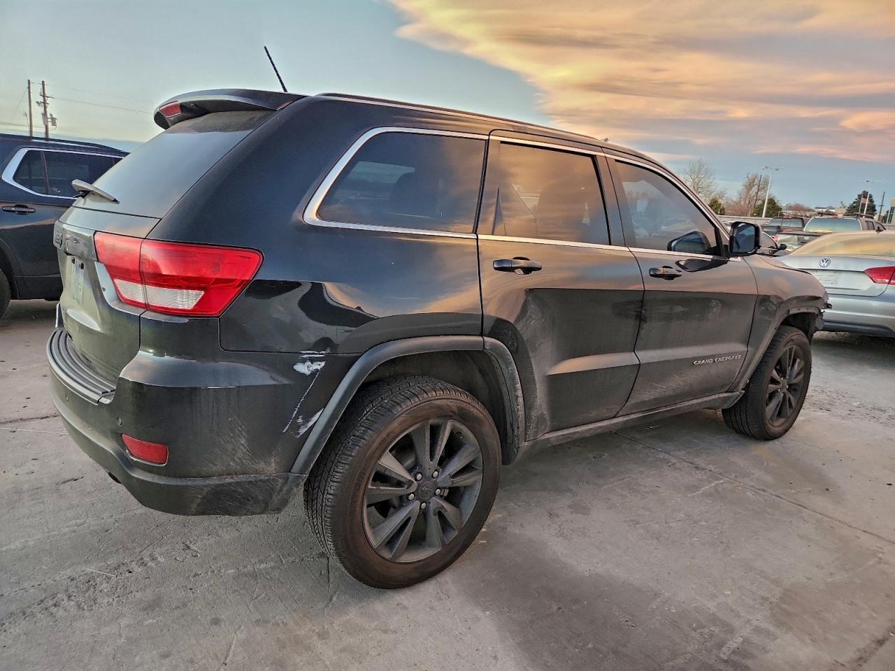 2012 JEEP GRAND CHEROKEE LAREDO photo 5