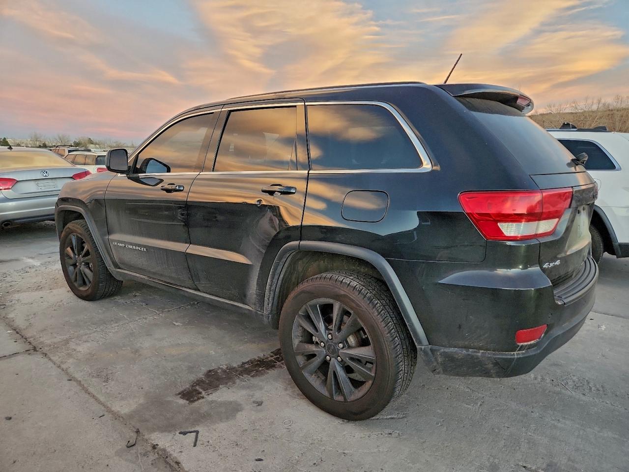 2012 JEEP GRAND CHEROKEE LAREDO photo 3