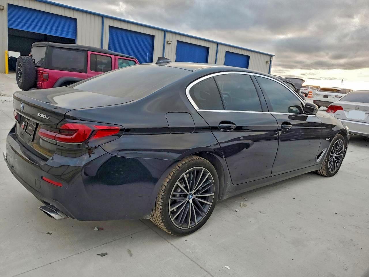 2023 BMW 530E photo 3