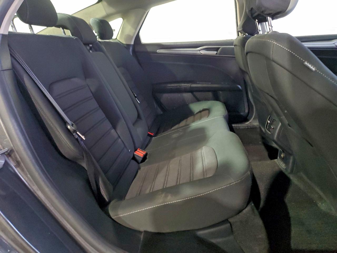2020 FORD FUSION SE photo 28