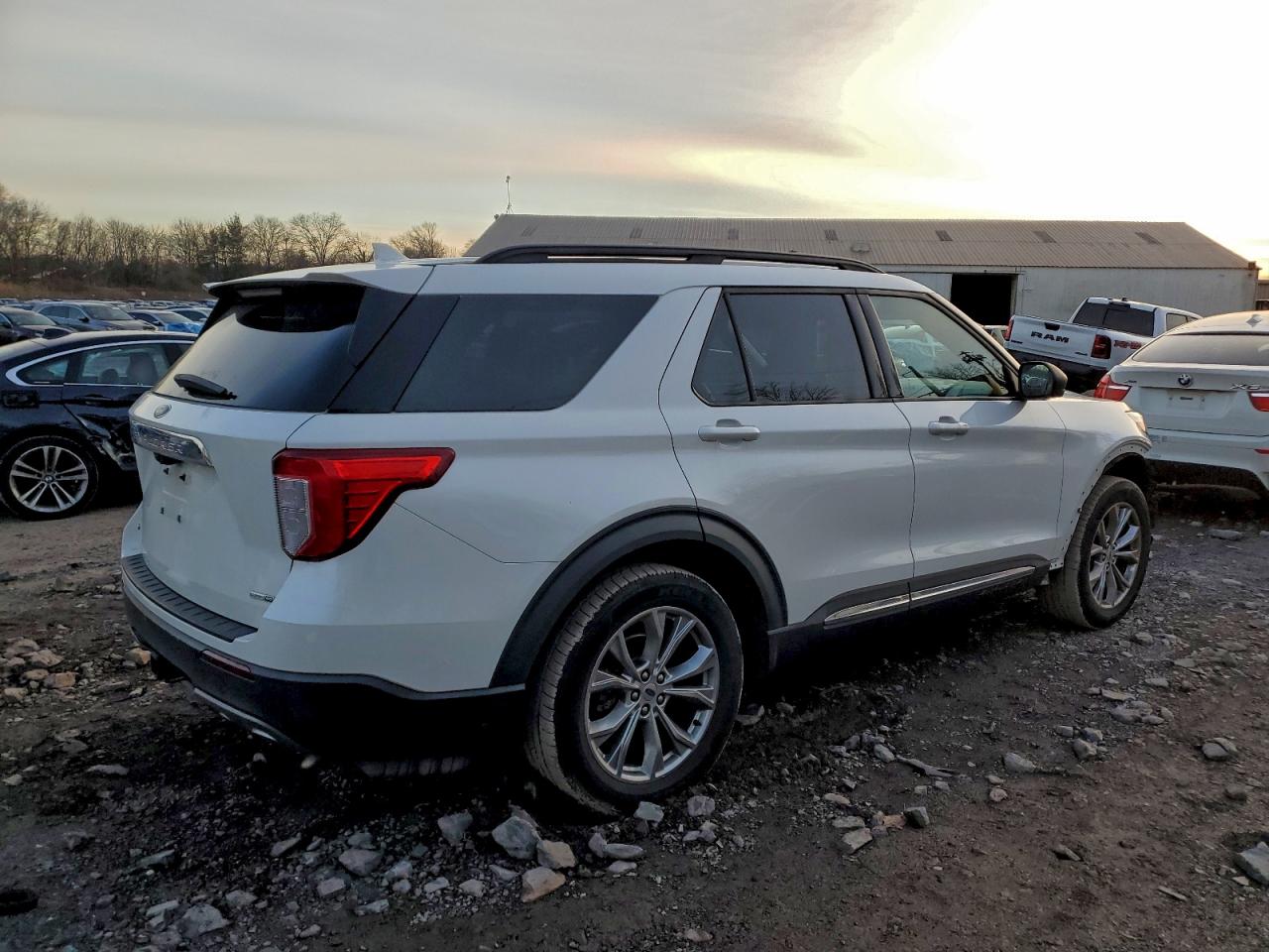 2020 FORD EXPLORER XLT photo 5