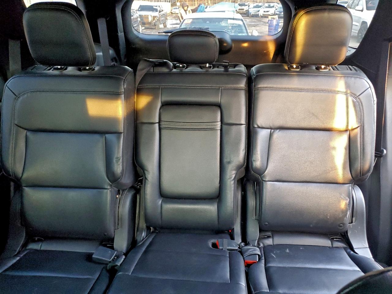 2020 FORD EXPLORER XLT photo 19