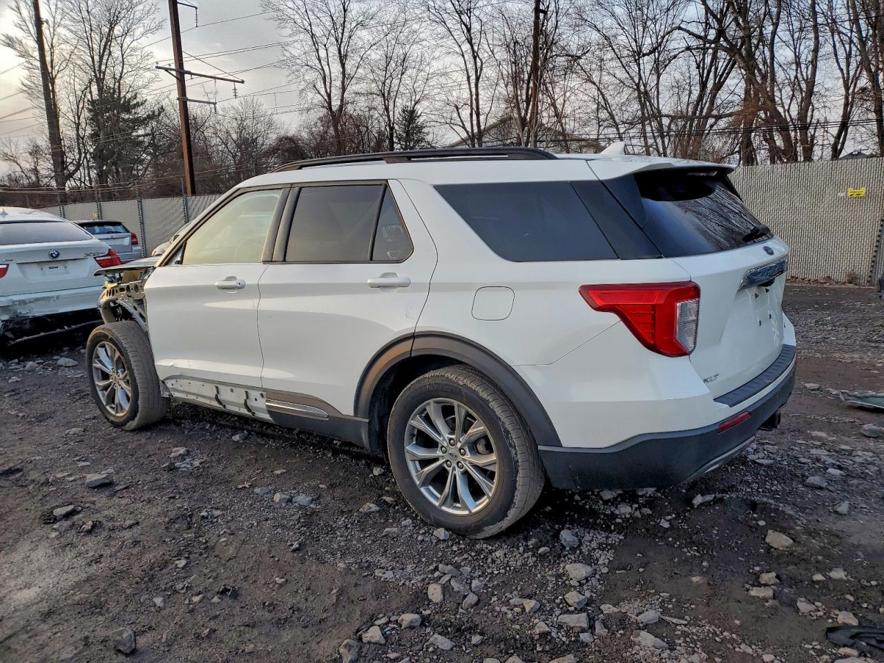 2020 FORD EXPLORER XLT photo 3