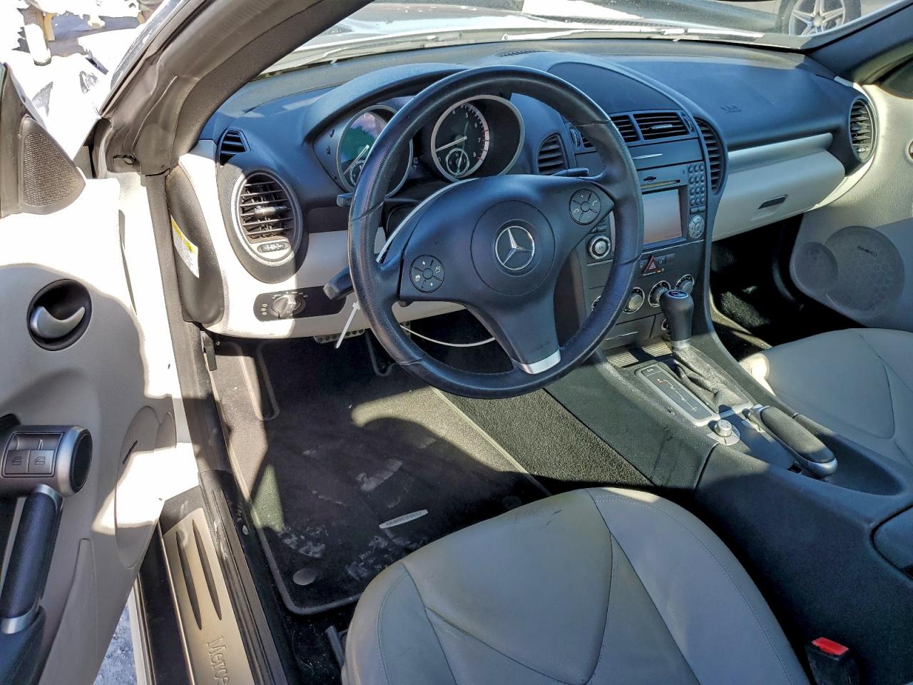 2009 MERCEDES-BENZ SLK 300 photo 22