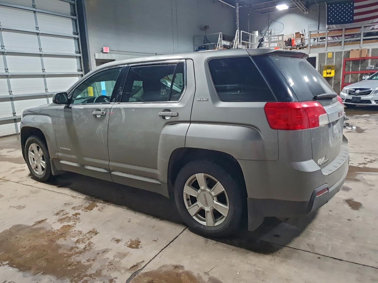 2012 GMC TERRAIN SLE photo 2