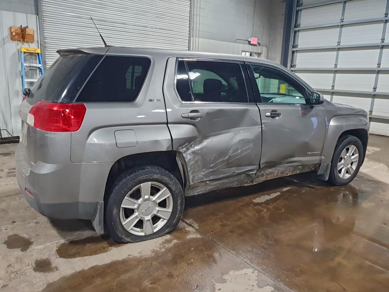 2012 GMC TERRAIN SLE photo 3