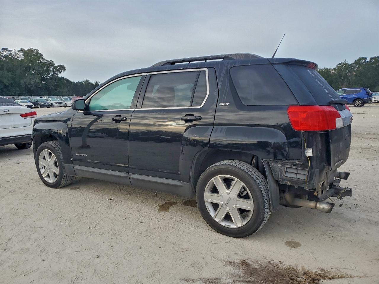 2011 GMC TERRAIN SLT photo 2