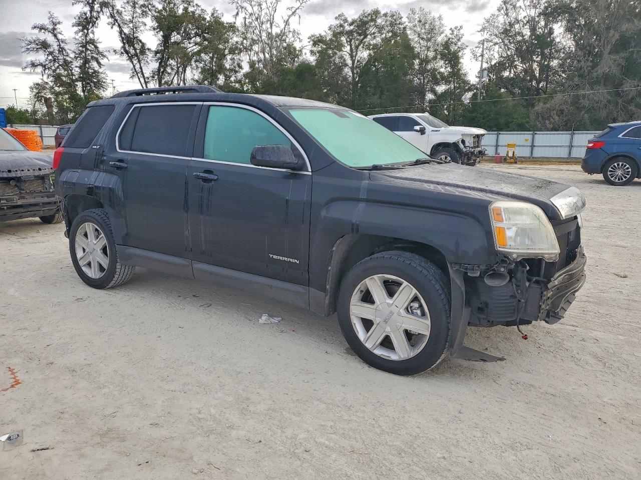 2011 GMC TERRAIN SLT photo 4