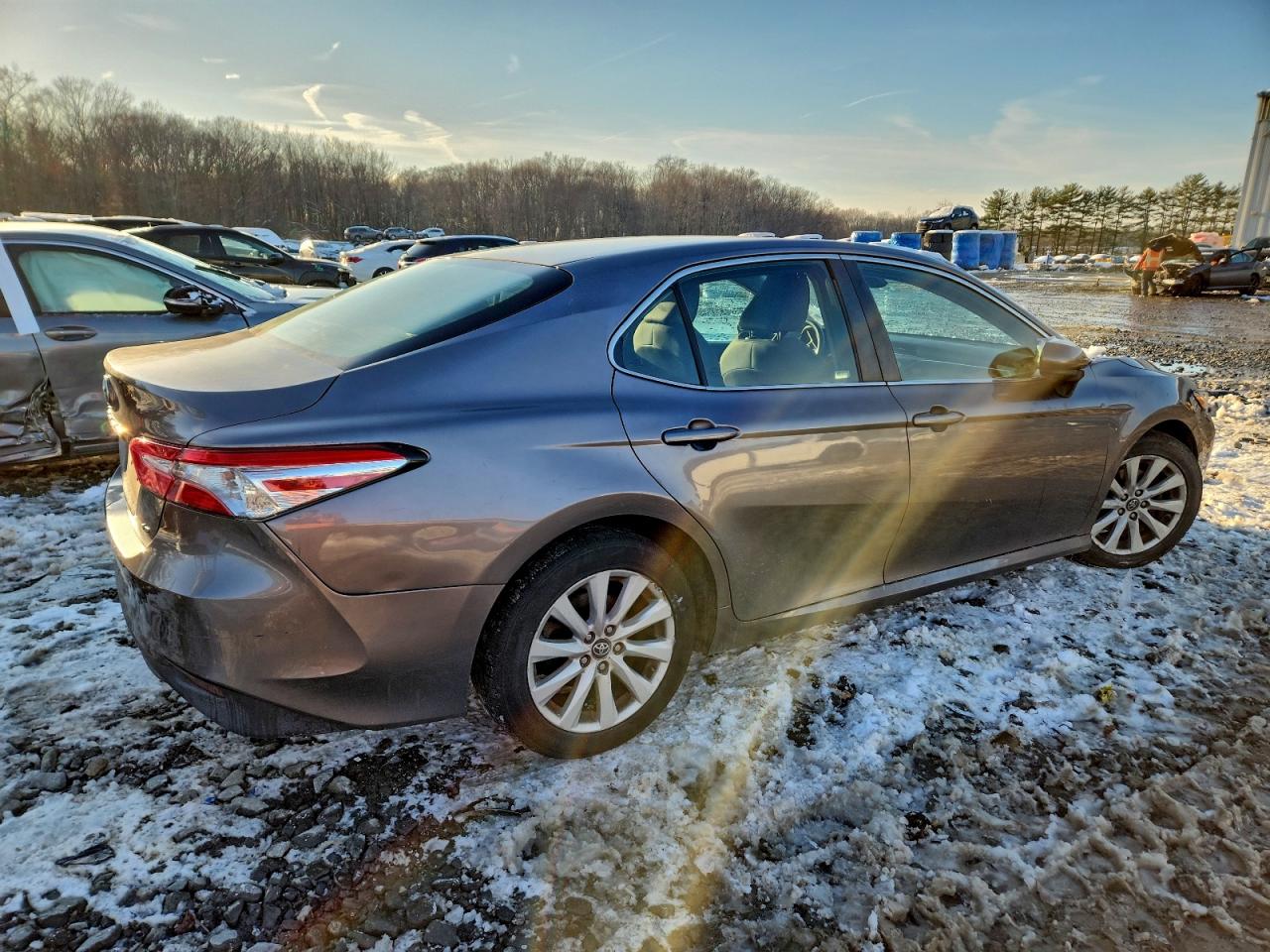 2018 TOYOTA CAMRY L photo 3