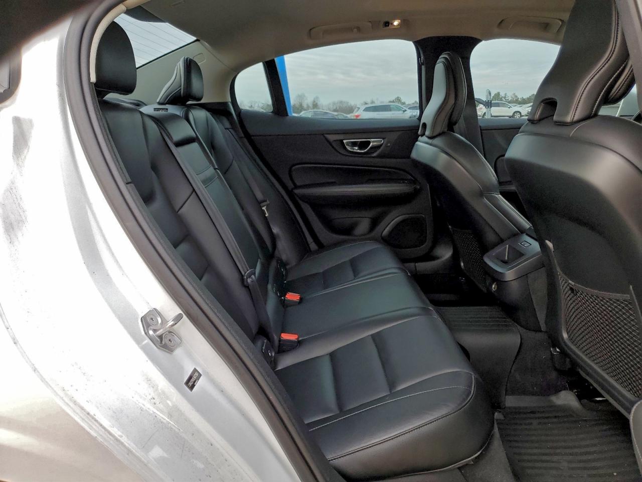2020 VOLVO S60 T6 MOMENTUM photo 10