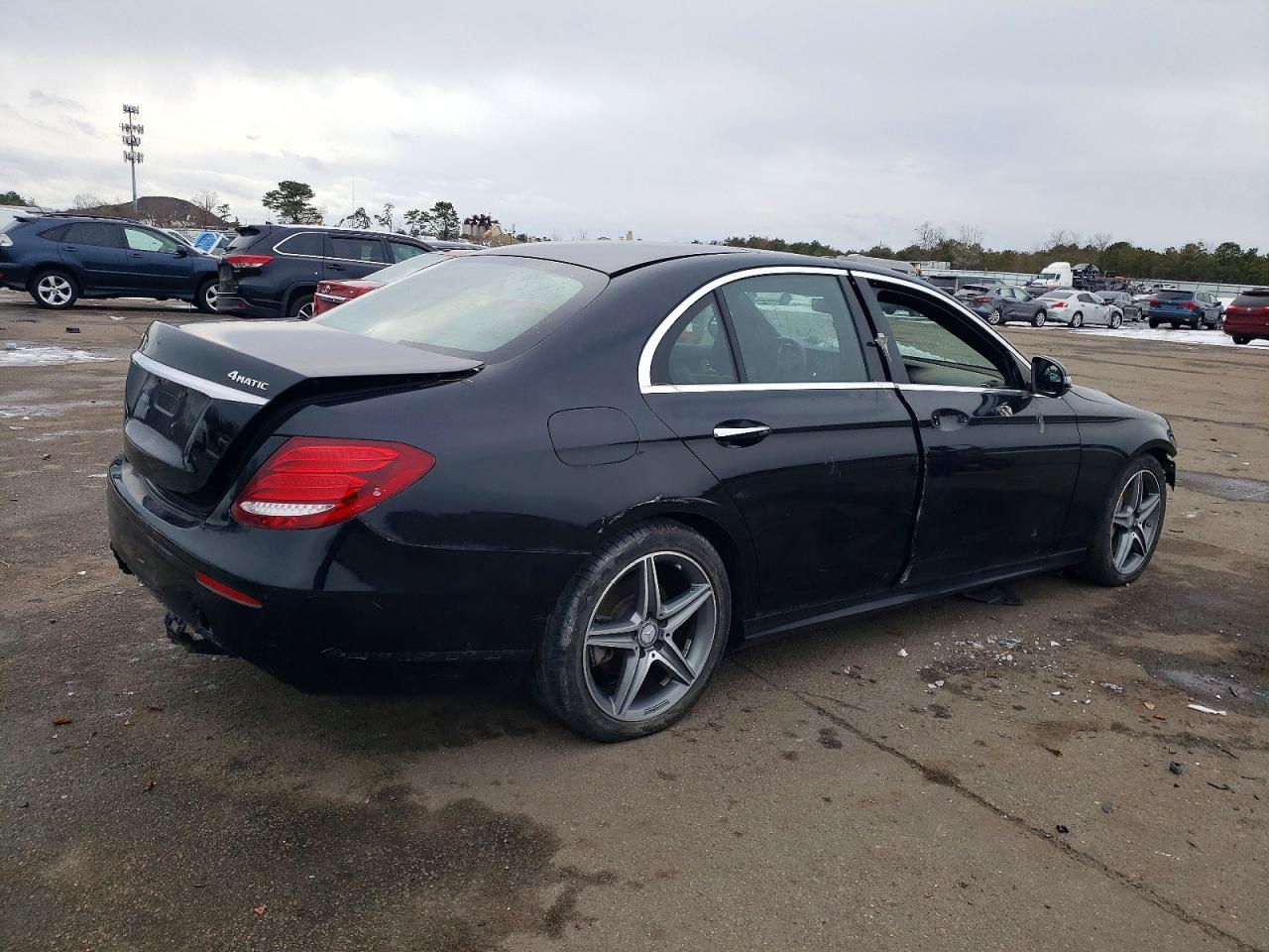 2017 MERCEDES-BENZ E 300 4MATIC photo 3
