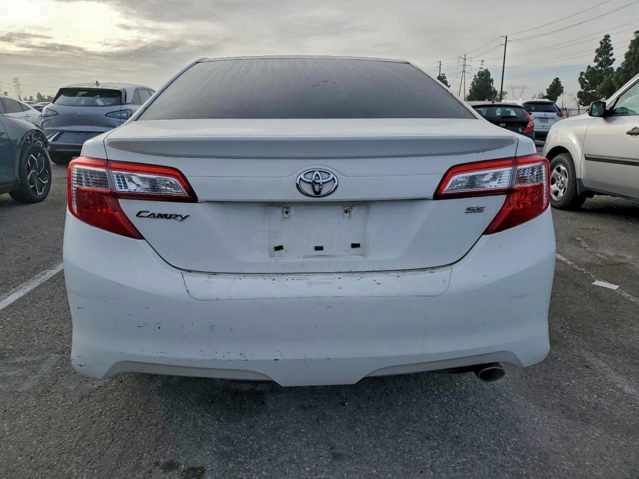 2013 TOYOTA CAMRY L photo 6