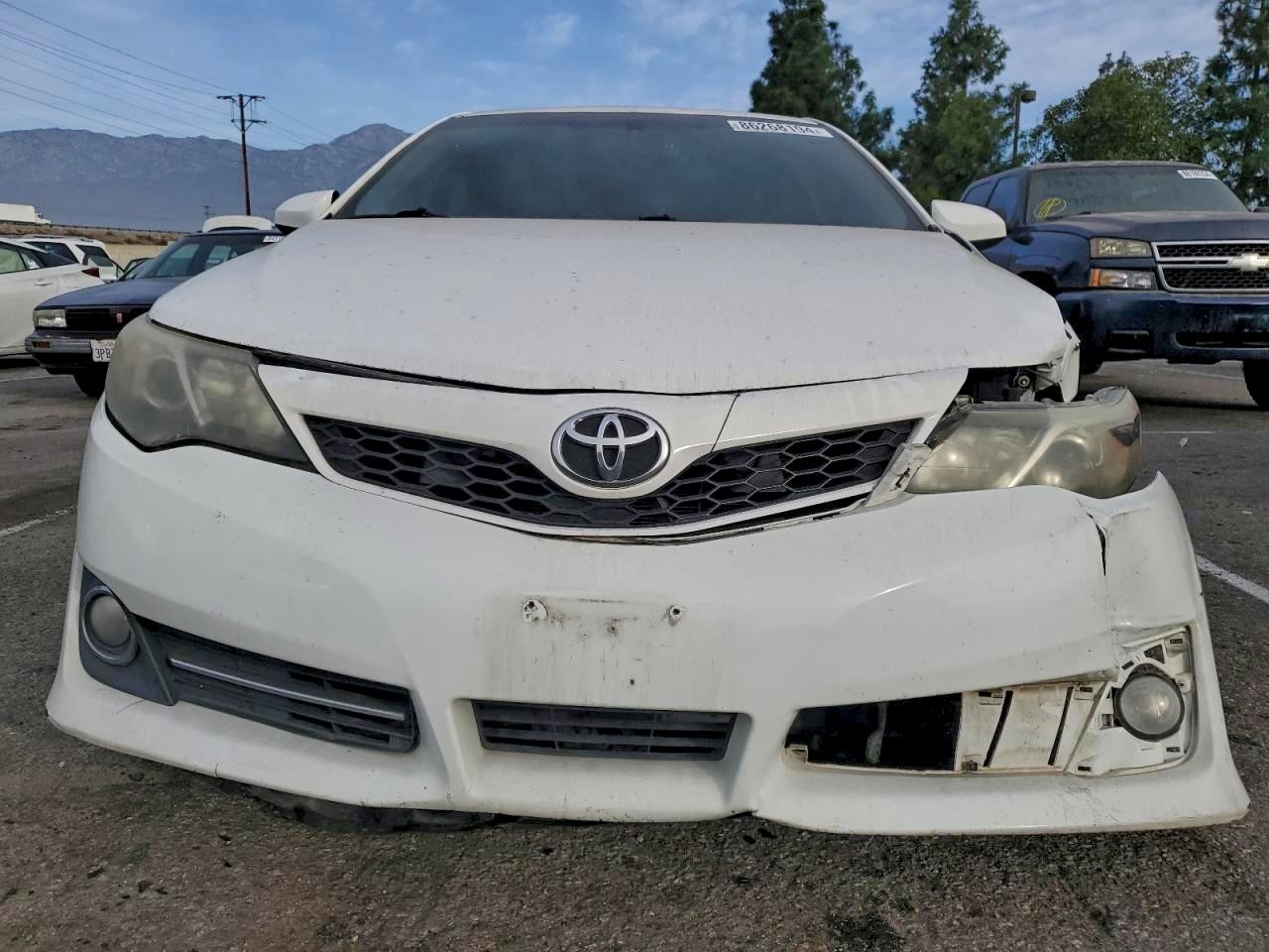 2013 TOYOTA CAMRY L photo 5