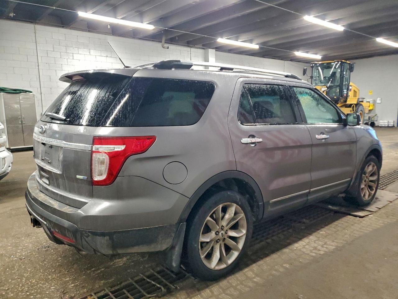 2014 FORD EXPLORER XLT photo 3